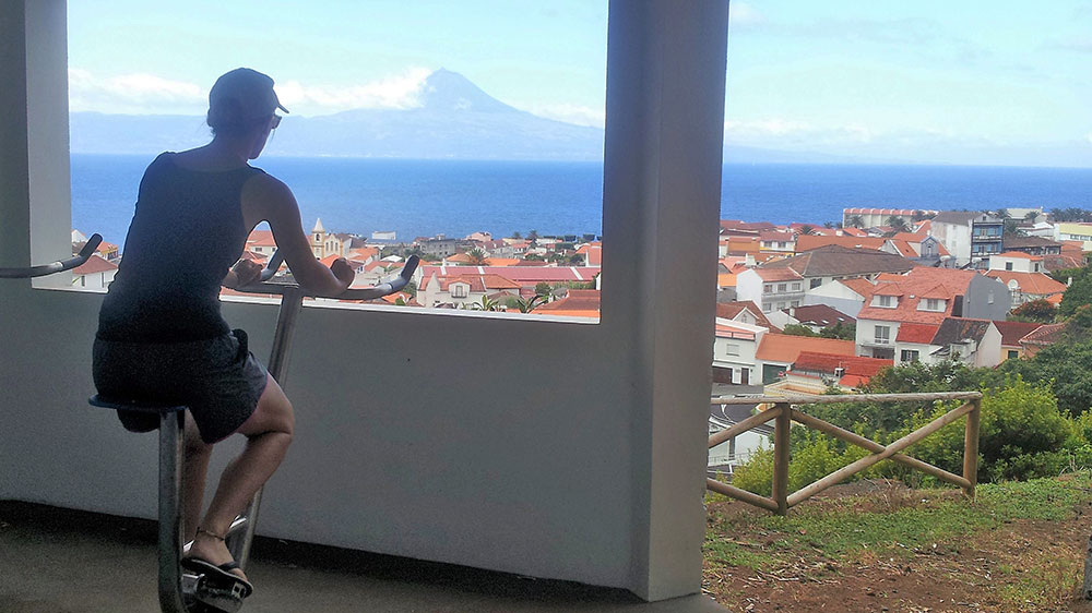 Bauwasser_Azoren_Sao_Jorge_Fitness_am_Wegesrand