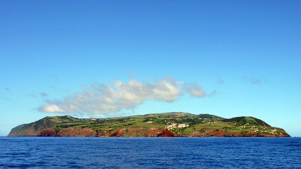 Blauwasser_Azoren_Sao_Jorge_Anblick_Insel