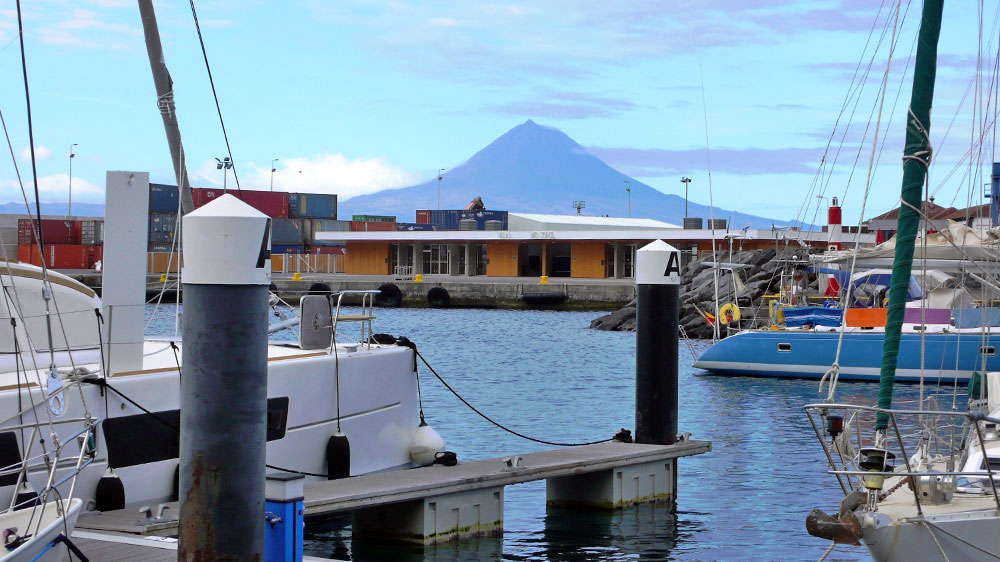 Blauwasser_Azoren_Sao_Jorge_Blick_auf_Pico_von-Marina