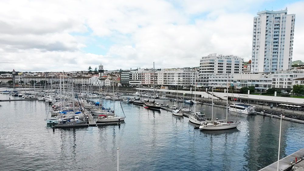 Blauwasser_Azoren_ponta_delgada_Blick_Westmarina_PD