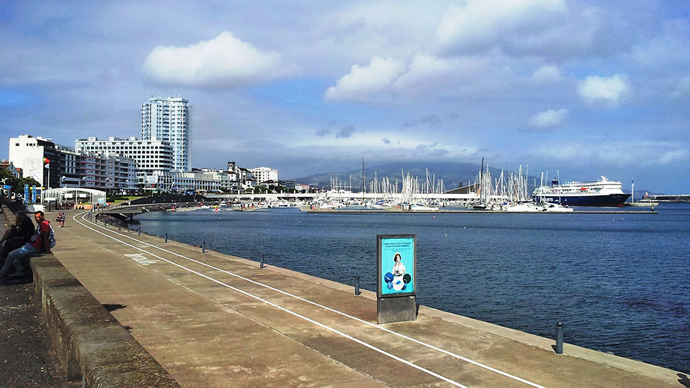 Blauwasser_Azoren_ponta_delgada_Blick_auf_Marina