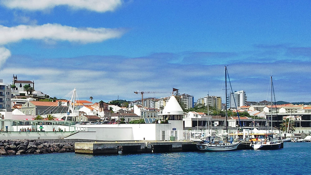 Blauwasser_Azoren_ponta_delgada_Empfangskai_Ost