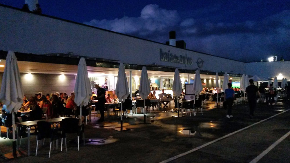 Blauwasser_Azoren_ponta_delgada_Hafenbars_night