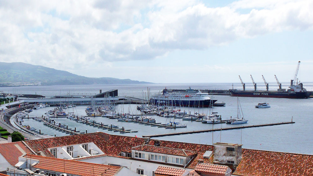 Blauwasser_Azoren_ponta_delgada_Hafenblick