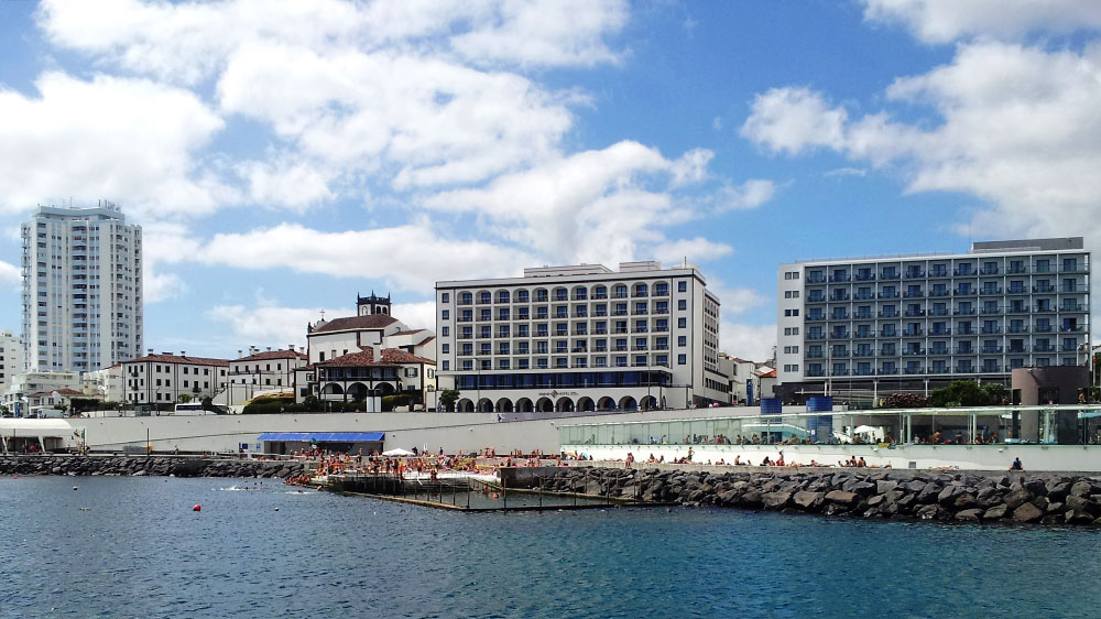 Blauwasser_Azoren_ponta_delgada_Meeresschwimmbad