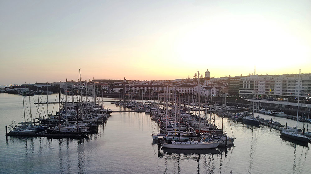 Blauwasser_Azoren_ponta_delgada_marina_abendstimmung