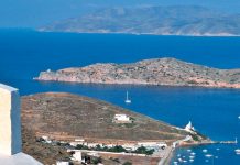 Segeln/Chartern in den Kykladen – Inselhopping auf Ios, Mykonos, Naxos, Paros, Santorin und mehr.
