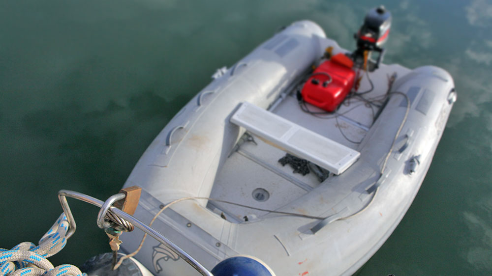 Blauwasser_diebstahl_einbruch_versicherung_schlauchboot