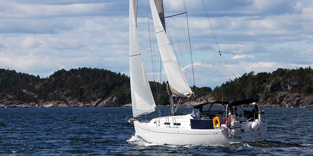 Segelleitfaden_Yacht_unter-Segeln