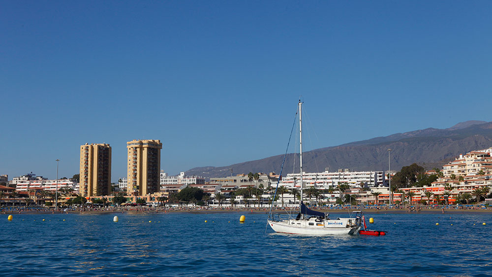 blauwasser_ankerplatz_kanaren_teneriffa_los_cristianos_hochhaeuser