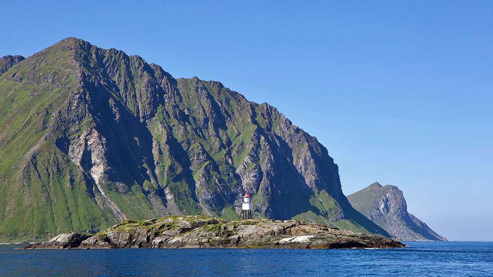 blauwasser_ankerplatz_norwegen_lofoten_straumoya_nappstraumenturm