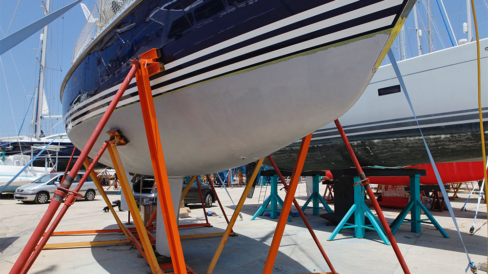 blauwasser_antifouling_auftragen_grundierung