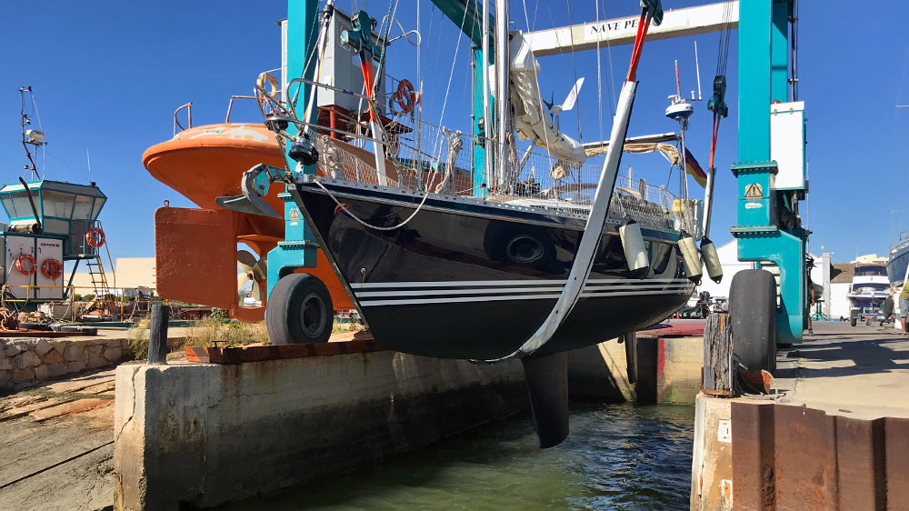 blauwasser_antifouling_auftragen_kranen