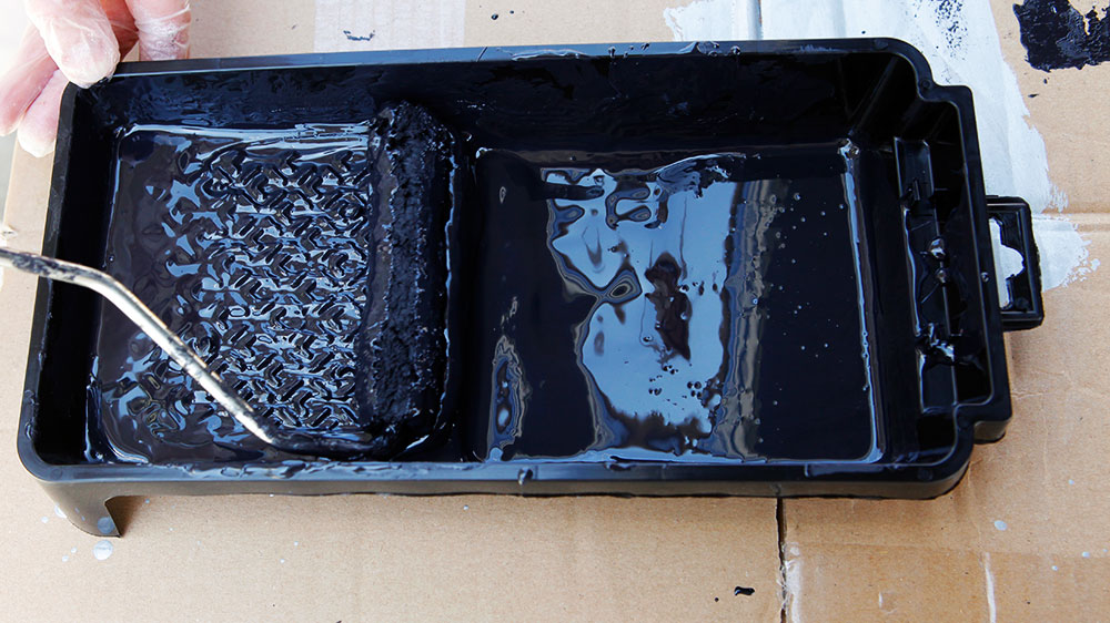 blauwasser_antifouling_auftragen_wanne2