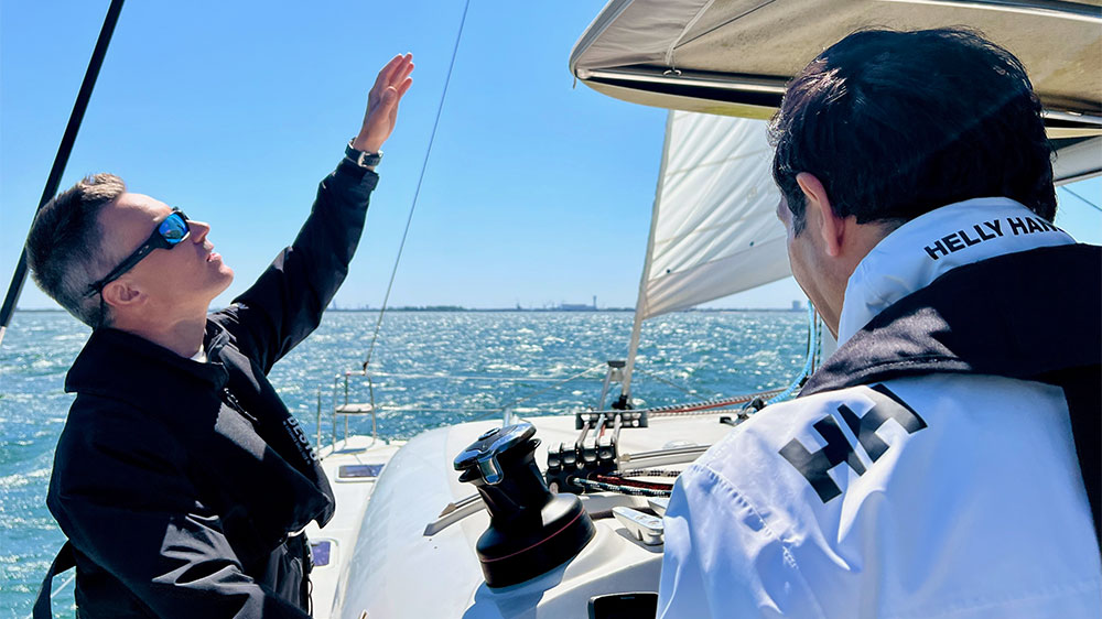 blauwasser_ausbildung_training_katamaran_segelstellung