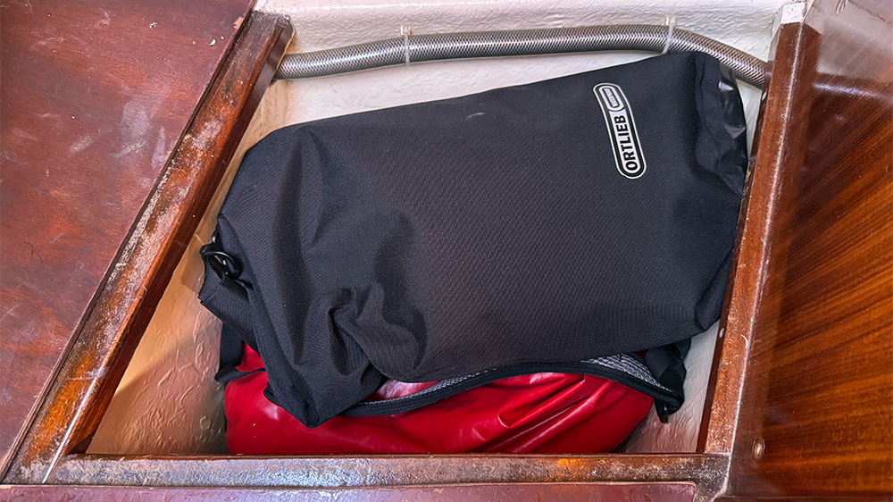 blauwasser_ausruestung_gepaeck_taschen_stauen_dry_bag