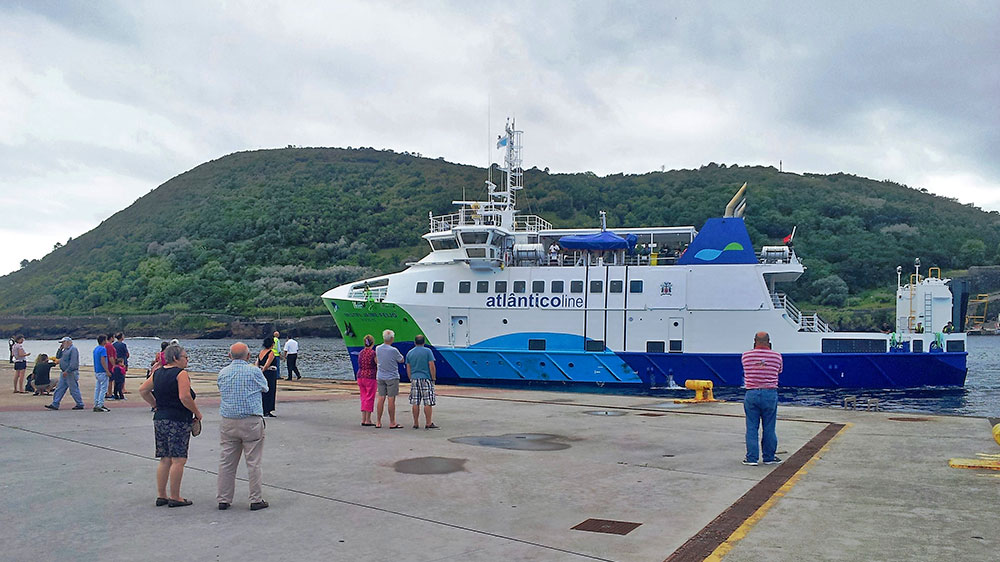 blauwasser_azoren_marina_angra_do_heroismo_Faehre_Angra