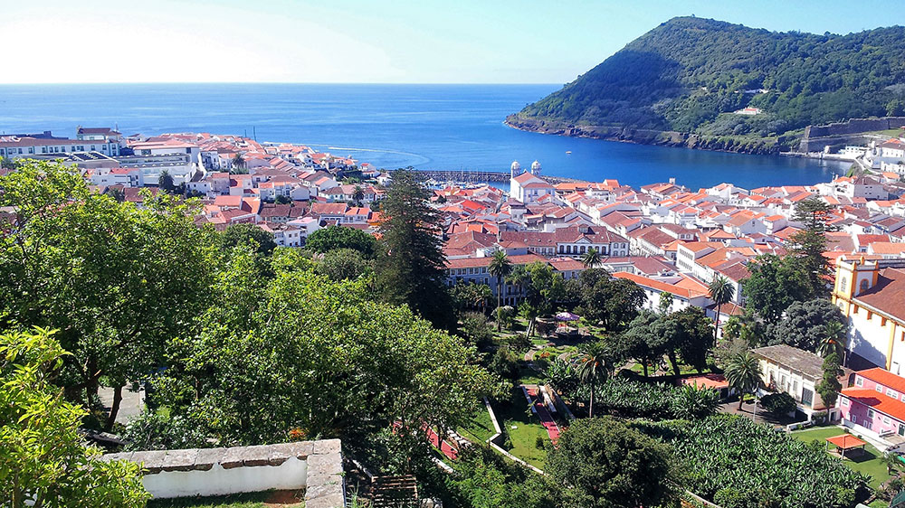 blauwasser_azoren_marina_angra_do_heroismo_Stadtblick