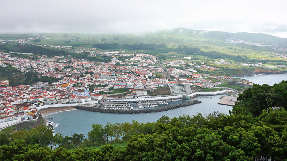 blauwasser_azoren_marina_angra_do_heroismo_luftbild