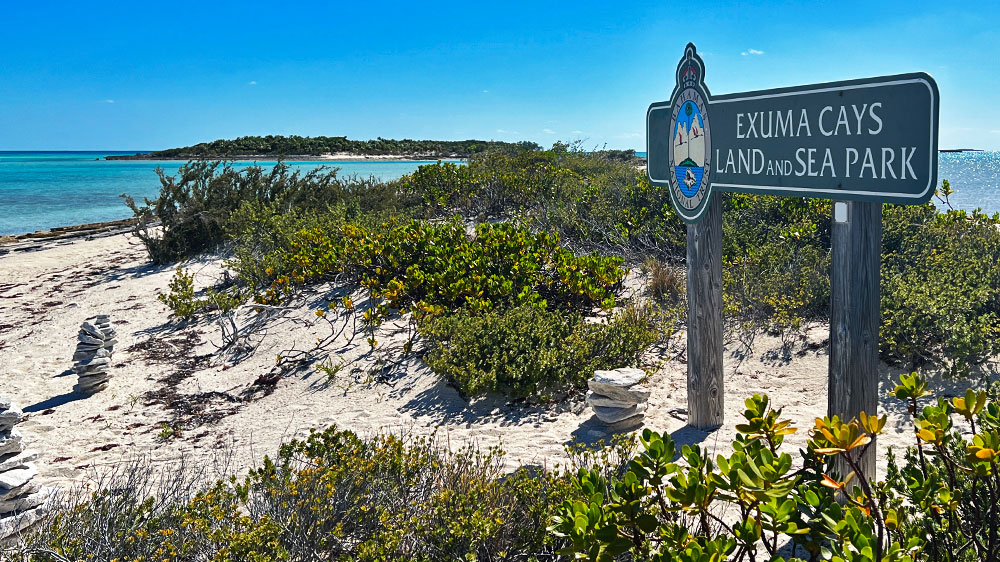 blauwasser_bahamas_exumas_segeln_exuma_land_and_sea_park_schild