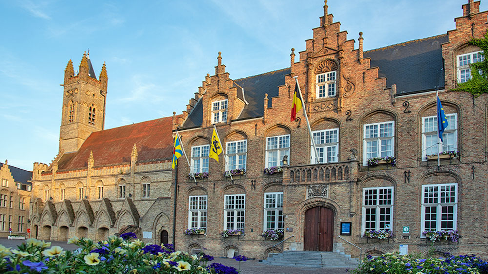 blauwasser_belgien_hafen_nieuwpoort_rathaus