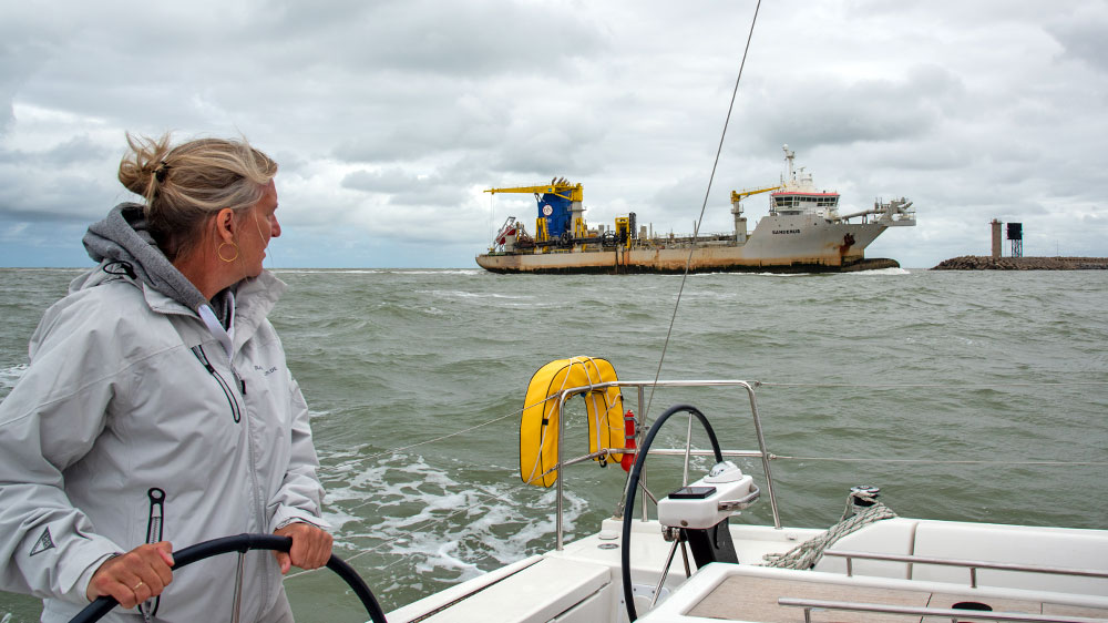 blauwasser_belgien_hafen_seebruegge_baggerschiff