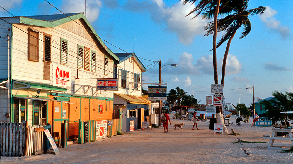 blauwasser_belize_cay_caulker_mainstreet