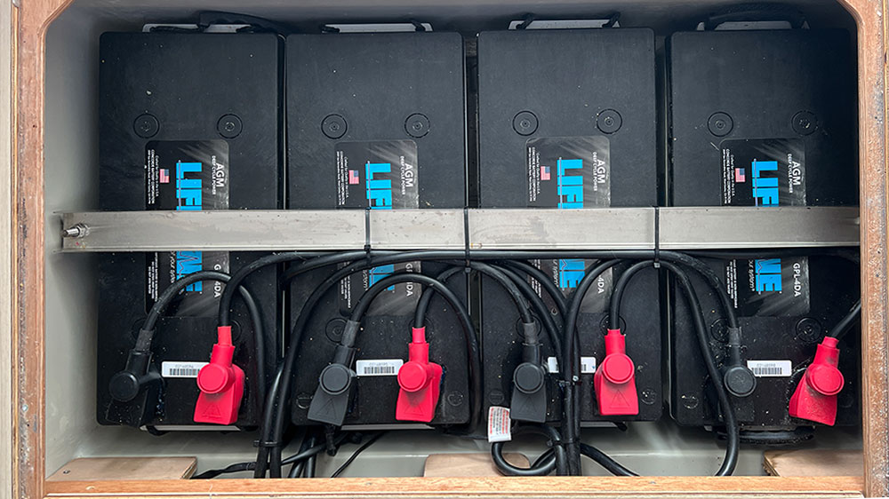 blauwasser_bordelektrik_installation_planung_batteriebank_gross