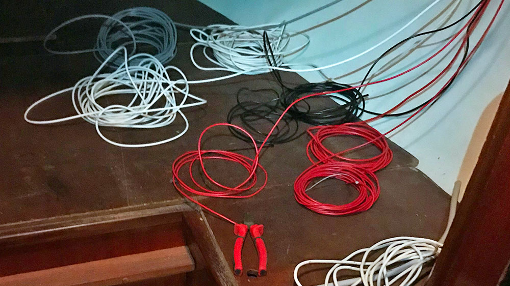 blauwasser_bordlektrik_neu_installation_yacht_kabelziehen