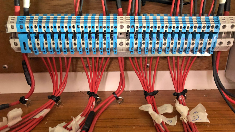blauwasser_bordlektrik_neu_installation_yacht_reihenklemmleiste