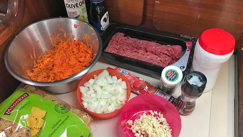 blauwasser_buch_rezepte_fuers_kochen_an_bord_szene