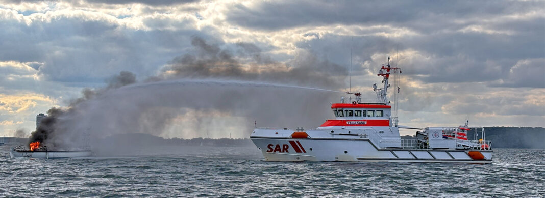 blauwasser_dgzrs_segelyacht_brennt_seenotfall_ostsee_header