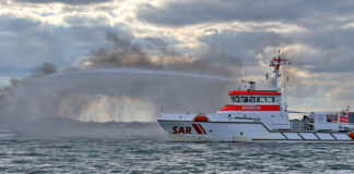 Segelyacht brennt aus – Motorboot-Crew rettet Skipper