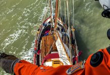 Einhandsegler auf Scharhörnriff gestrandet und von Hubschrauber gerettet