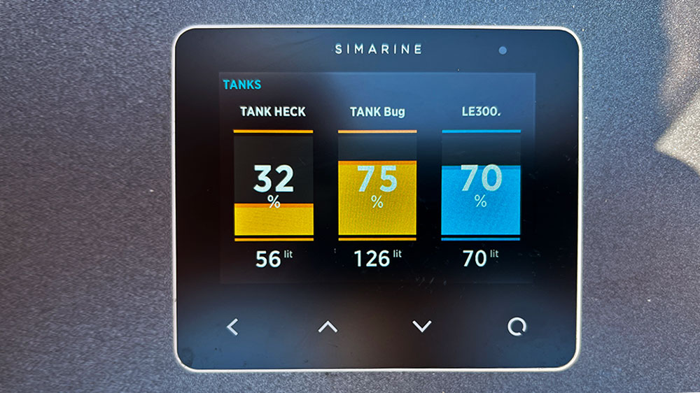 blauwasser_energiemanagement_simarine_batteriemonitor_tankanzeige_1