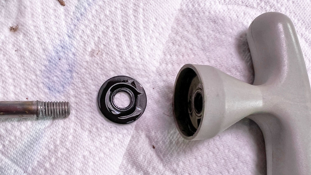 blauwasser_fotoanleitung_wartung_wcpumpe_deckel_1
