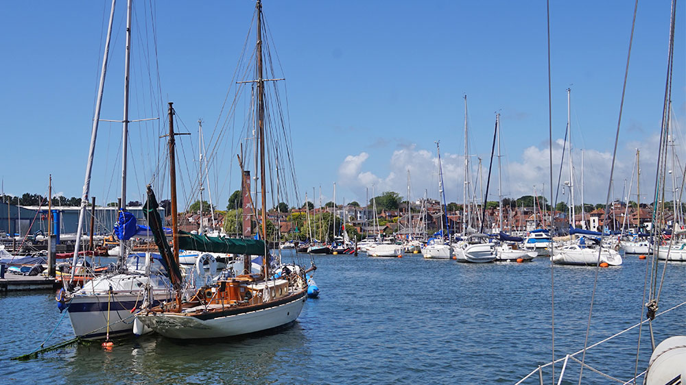 blauwasser_hafen_england_lymington_fahrwasser