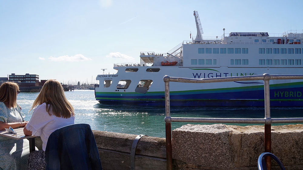 blauwasser_hafen_england_portsmouth_cafe