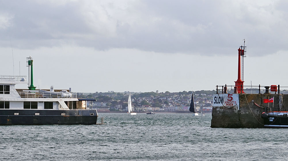 blauwasser_hafen_england_torquay_einfahrt