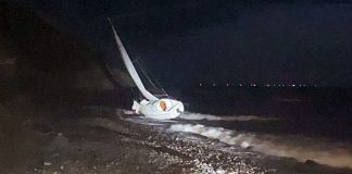 Einhandsegler an der Steilküste von Hiddensee gestrandet und schwer verletzt