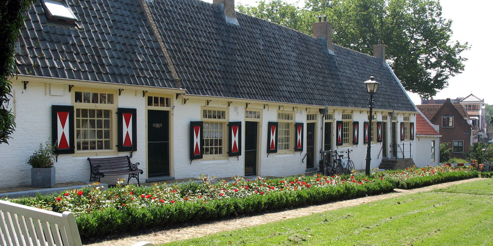blauwasser_holland_hafen_medemlik_bonifaciuskerk