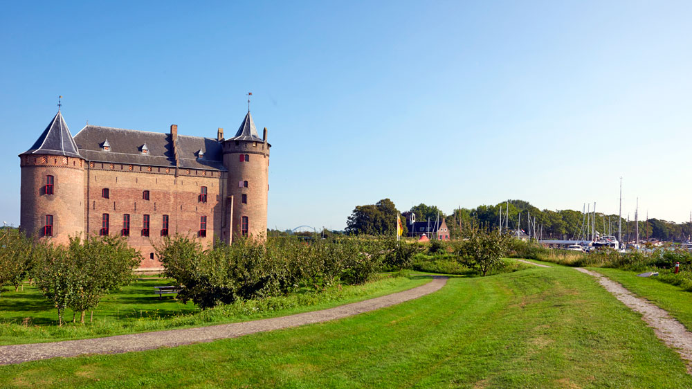 blauwasser_holland_hafen_muiden_burg_muiderslot