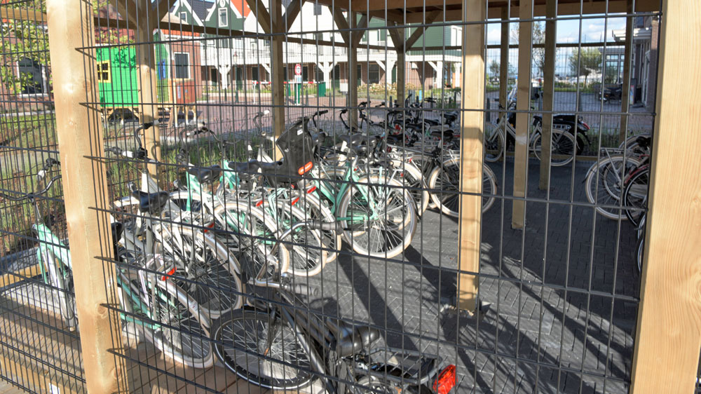 blauwasser_holland_hafen_uitdam_fahrräder