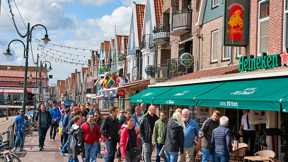 blauwasser_holland_hafen_volendam_touristen