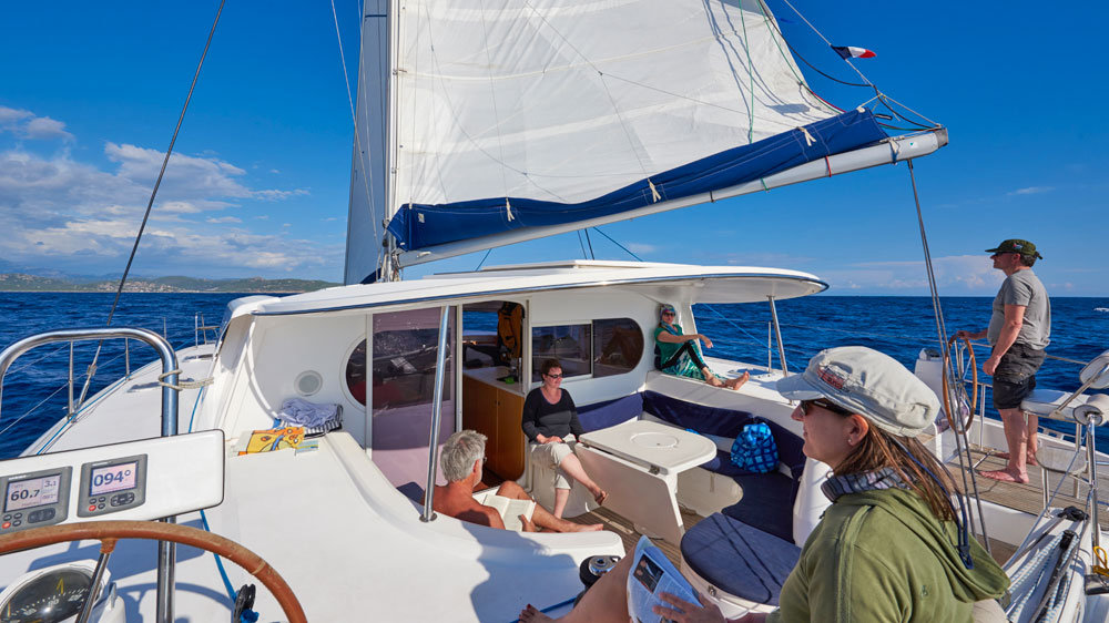 blauwasser_korsika_katamaran_cockpit