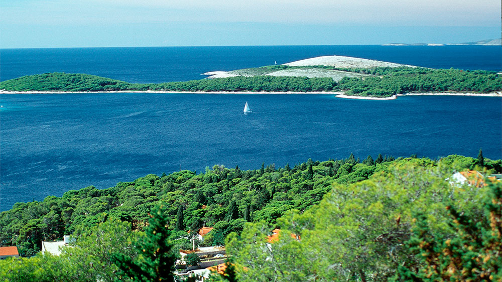 blauwasser_kroatien_revierinformation_sueddalmatien_hvar_landschaft
