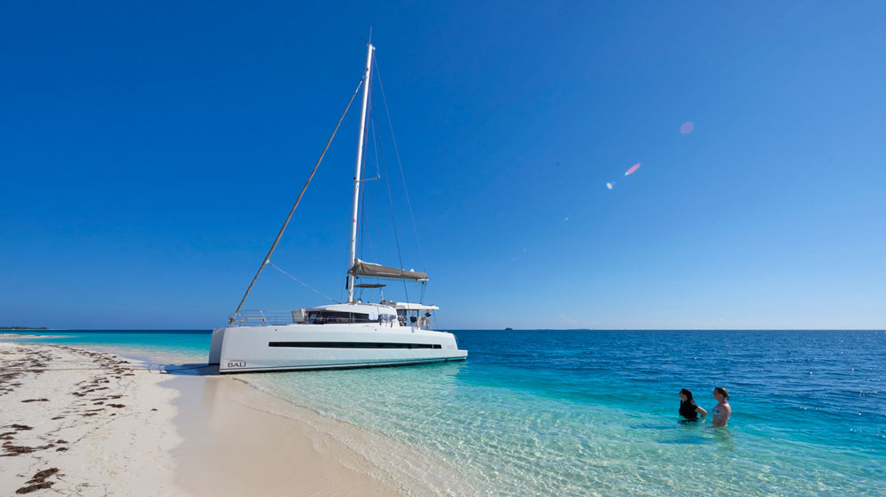 blauwasser_kuba_cayo_largo_katamaran_am_strand