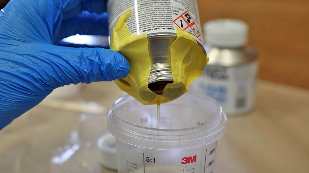 blauwasser_laminieren_beschlag_holz_epoxy_mixen_haerter