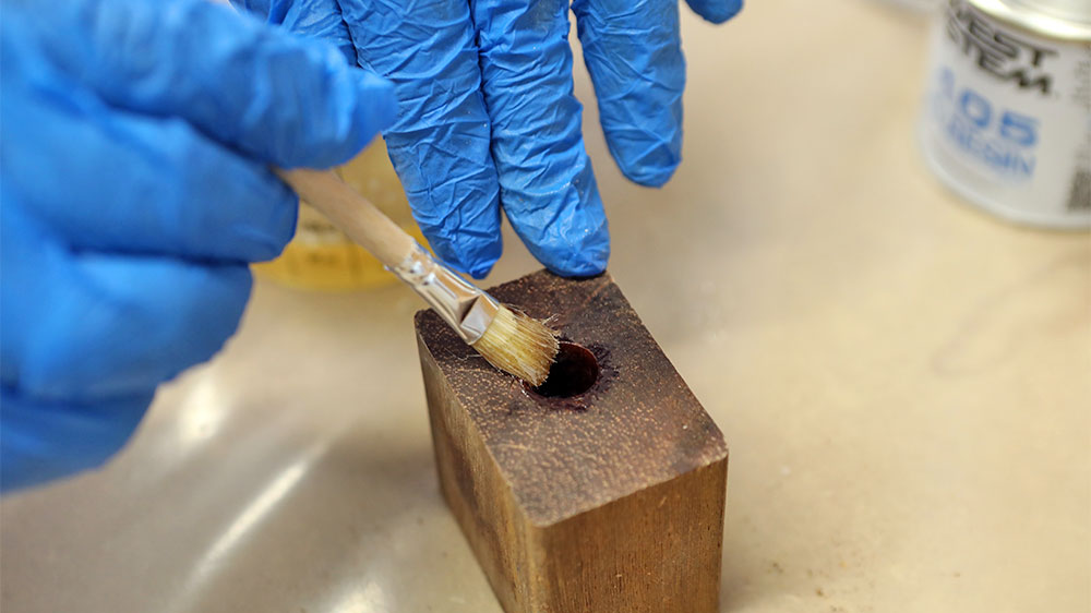 blauwasser_laminieren_beschlag_holz_epoxy_pinsel_1
