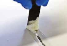 Foto-Anleitung: Kratzer mit Epoxy-Spachtel entfernen